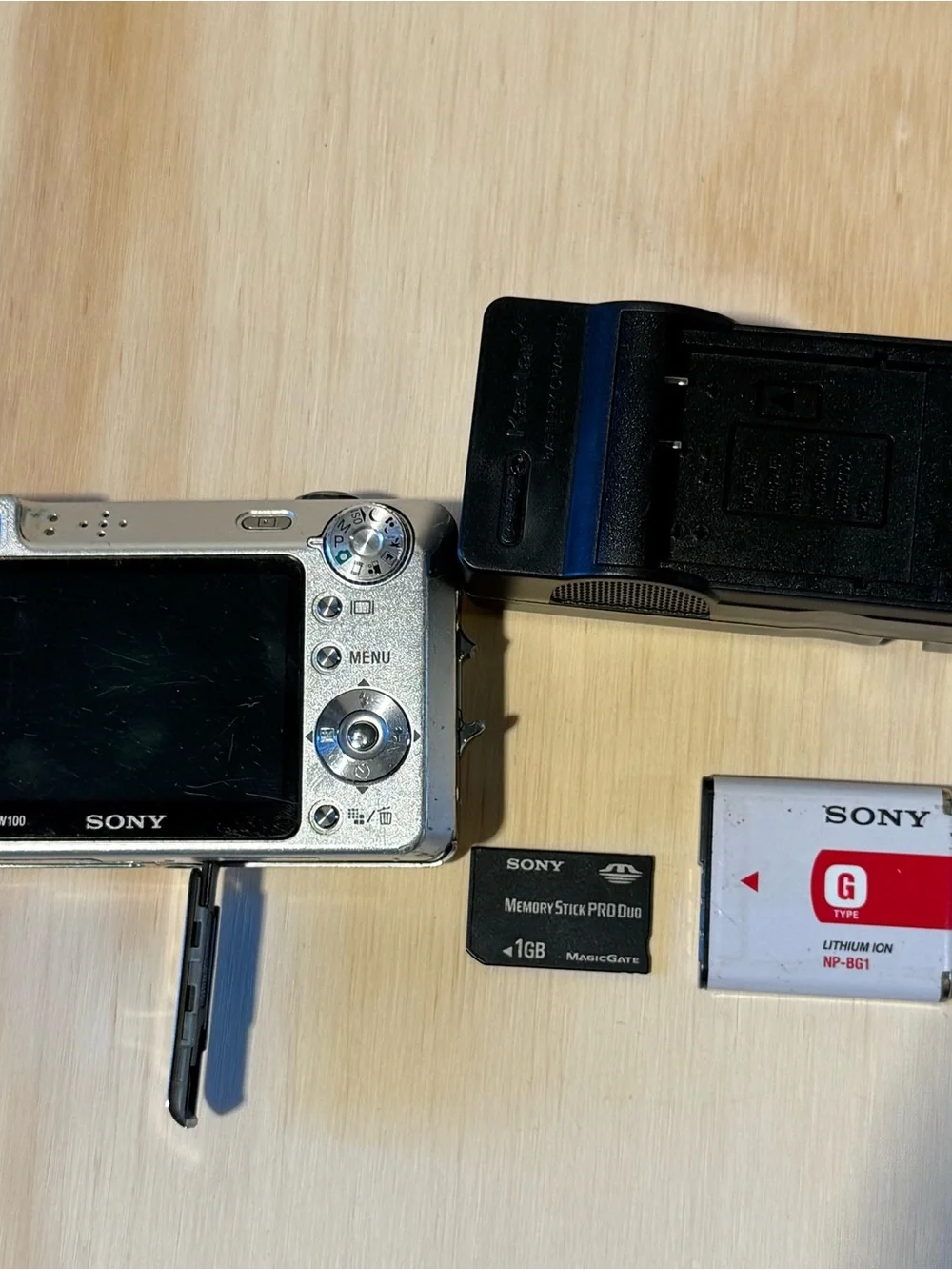 Sony Cyber-shot DSC-W100 Silver 8.1MP Tested Good w/Card-Charg-Bat Read Info Blw